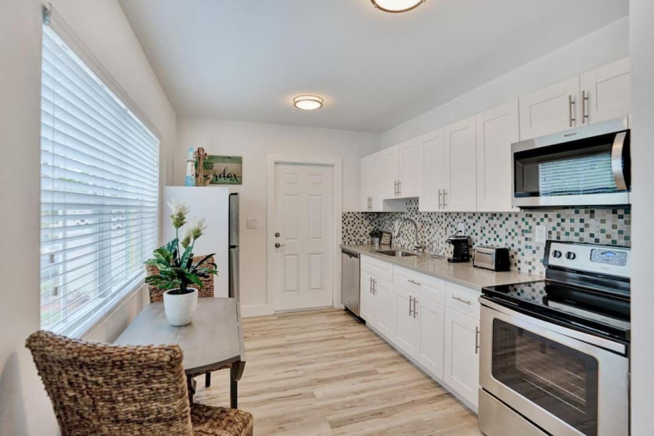 Getaway One Block From The * Pompano Beach