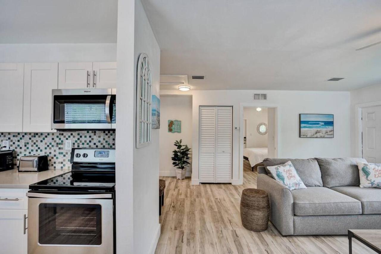 Getaway One Block From The * Pompano Beach