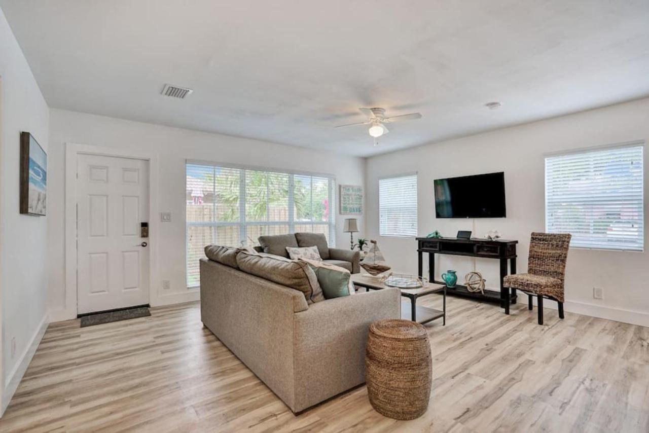 Apartment Getaway One Block From The