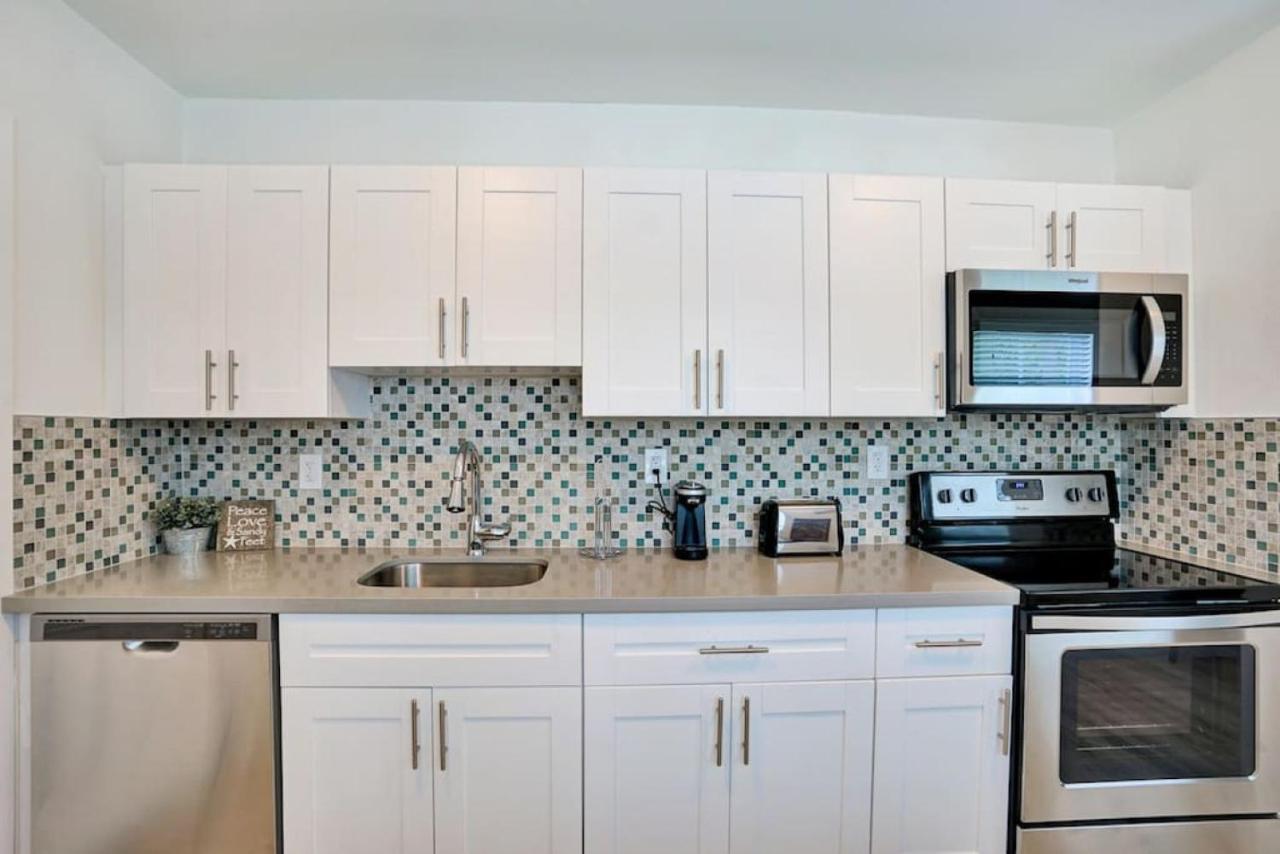 Apartment Getaway One Block From The Pompano Beach